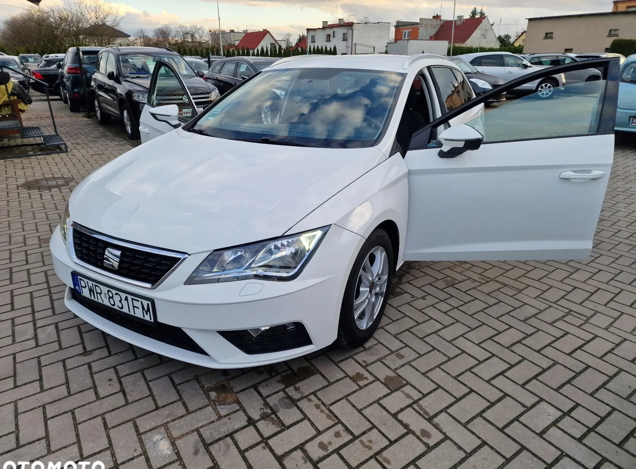 Seat Leon cena 41900 przebieg: 74000, rok produkcji 2018 z Lidzbark Warmiński małe 562